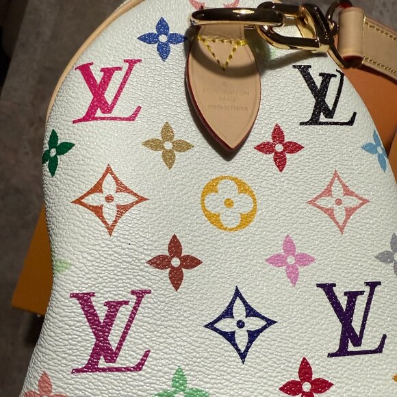 STUNNING Fashion Satchel with Leather Details and Long Strap! Fashion Crossbody! - Picture 4 of 10